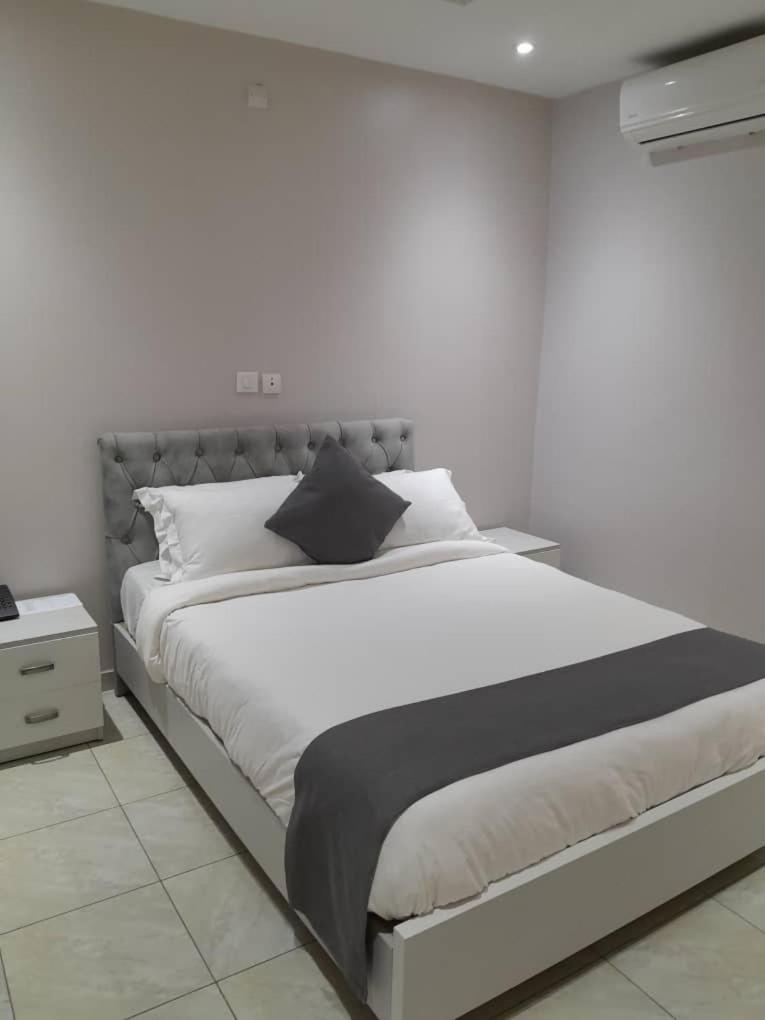 Hotel Laval Abidjan Ngoại thất bức ảnh